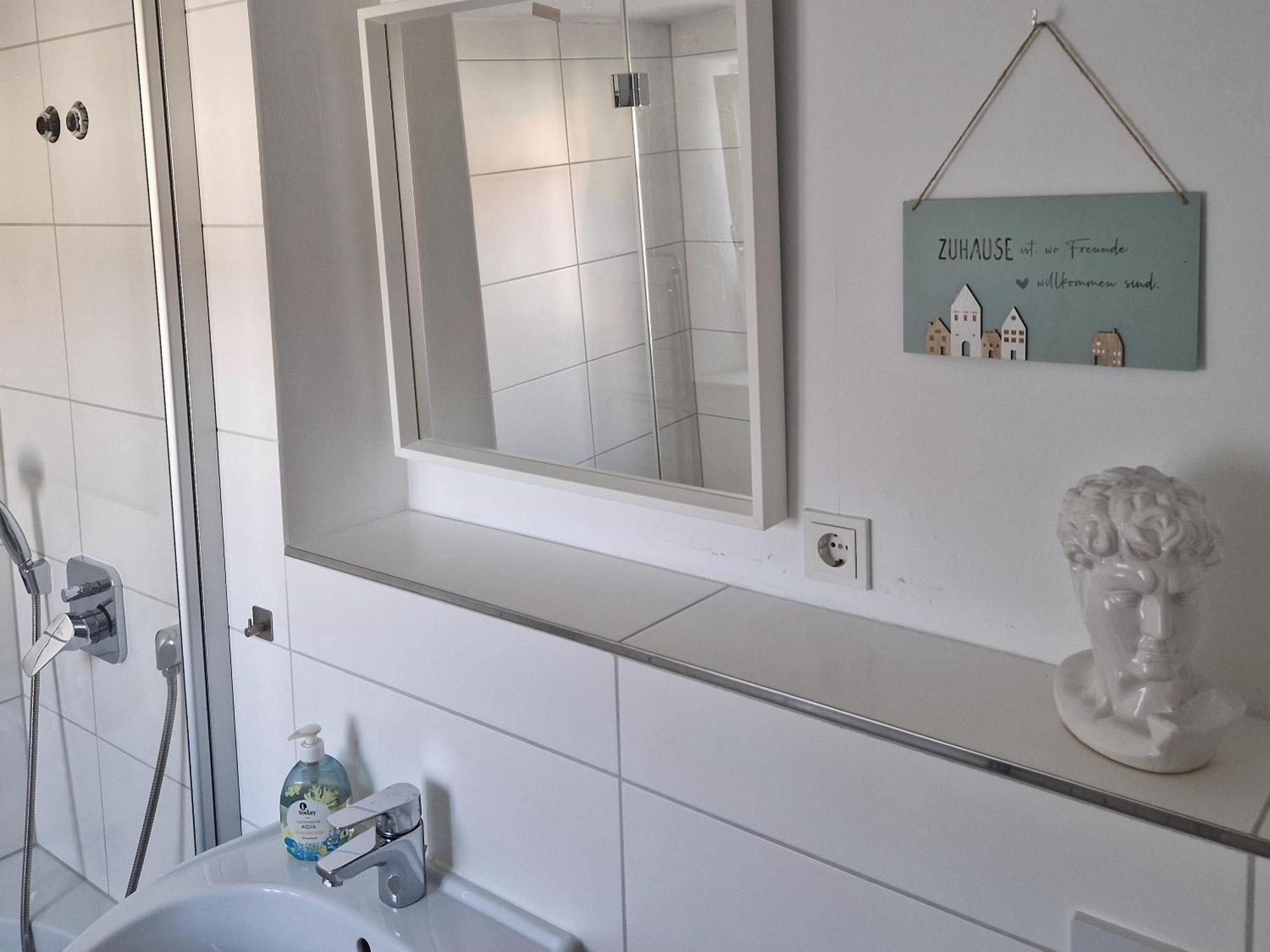 Apartments & Moeblierte Zimmer In Kahl Am Main, Kontaktloser Self Check-In, W-Lan, Schreibtisch, Duschbad, Kuechenzeile, Pkw-Plaetze 객실 사진