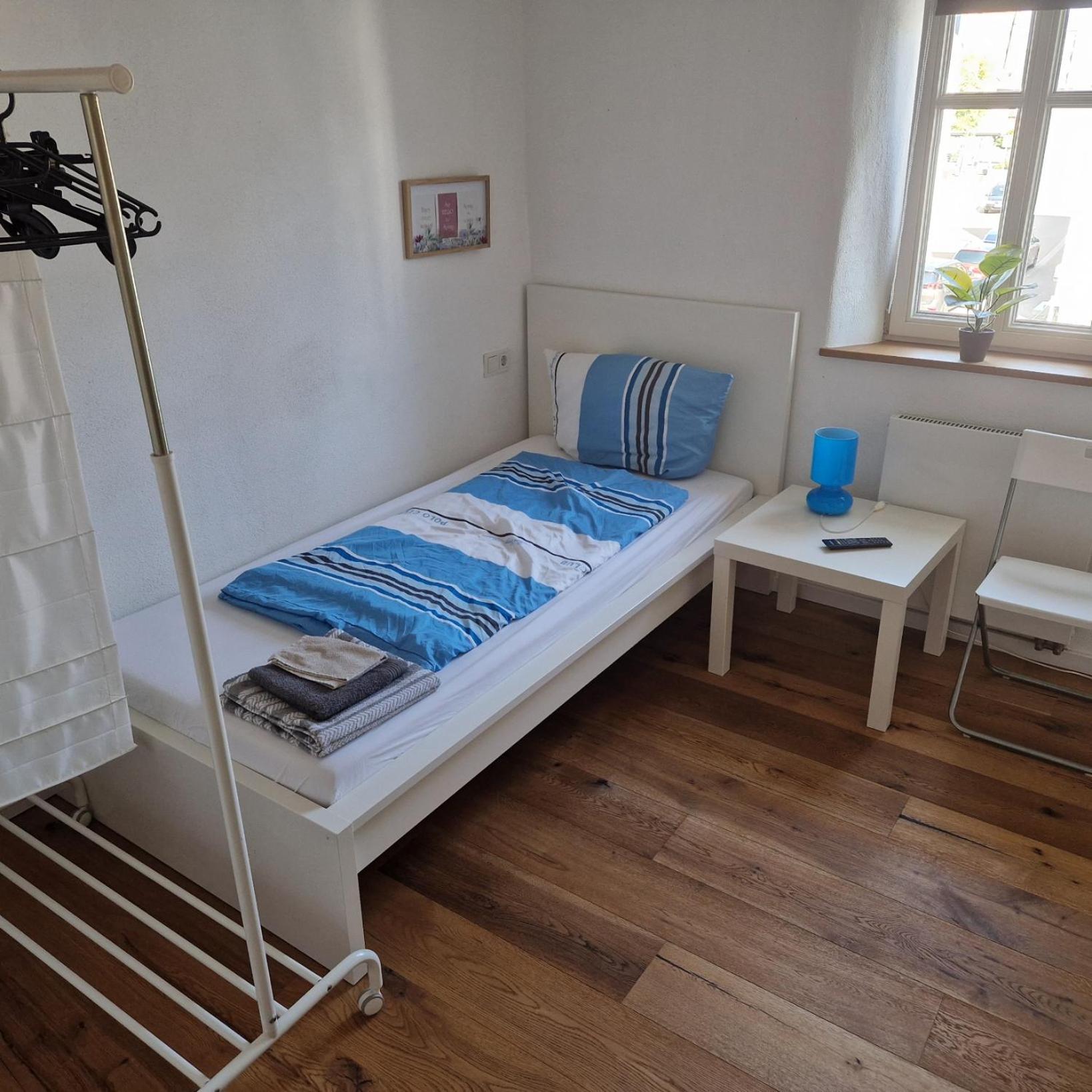 Apartments & Moeblierte Zimmer In Kahl Am Main, Kontaktloser Self Check-In, W-Lan, Schreibtisch, Duschbad, Kuechenzeile, Pkw-Plaetze 객실 사진